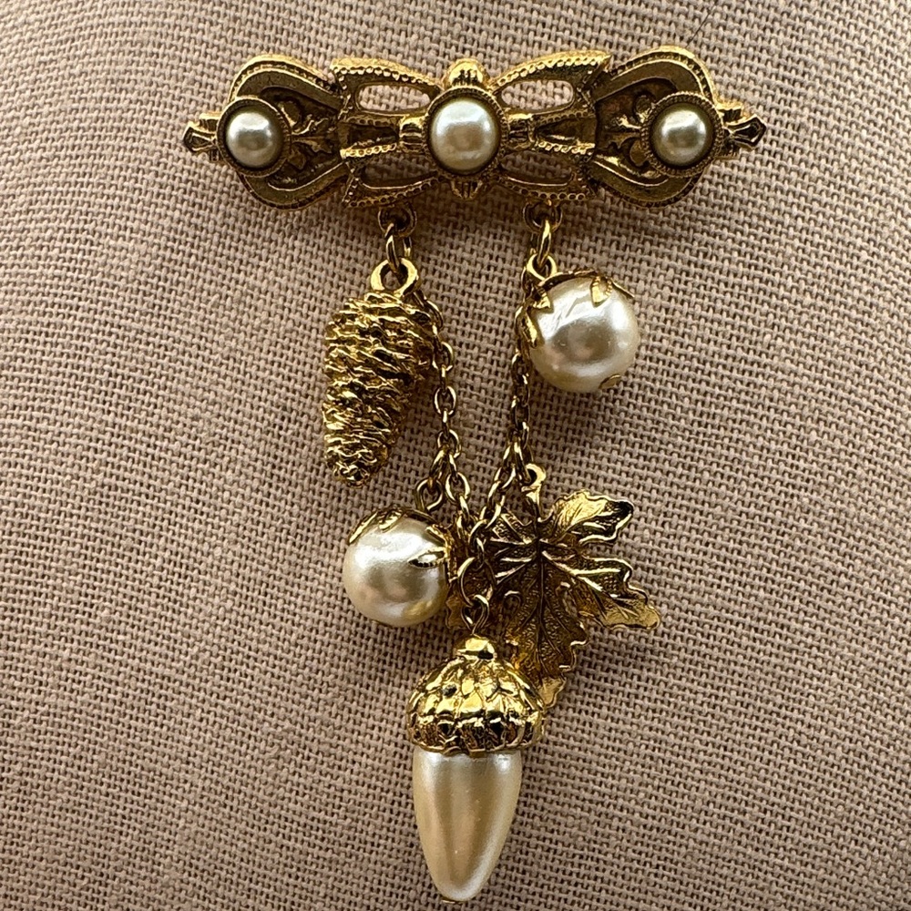 Vintage 1928 Jewelry Brand Gold-Tone Faux Pearl Acorn Drop Maple Leaf Brooch
